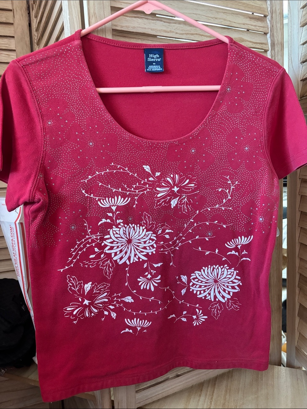 High Sierra Women's Red Floral Scoop Neck Tee Medium